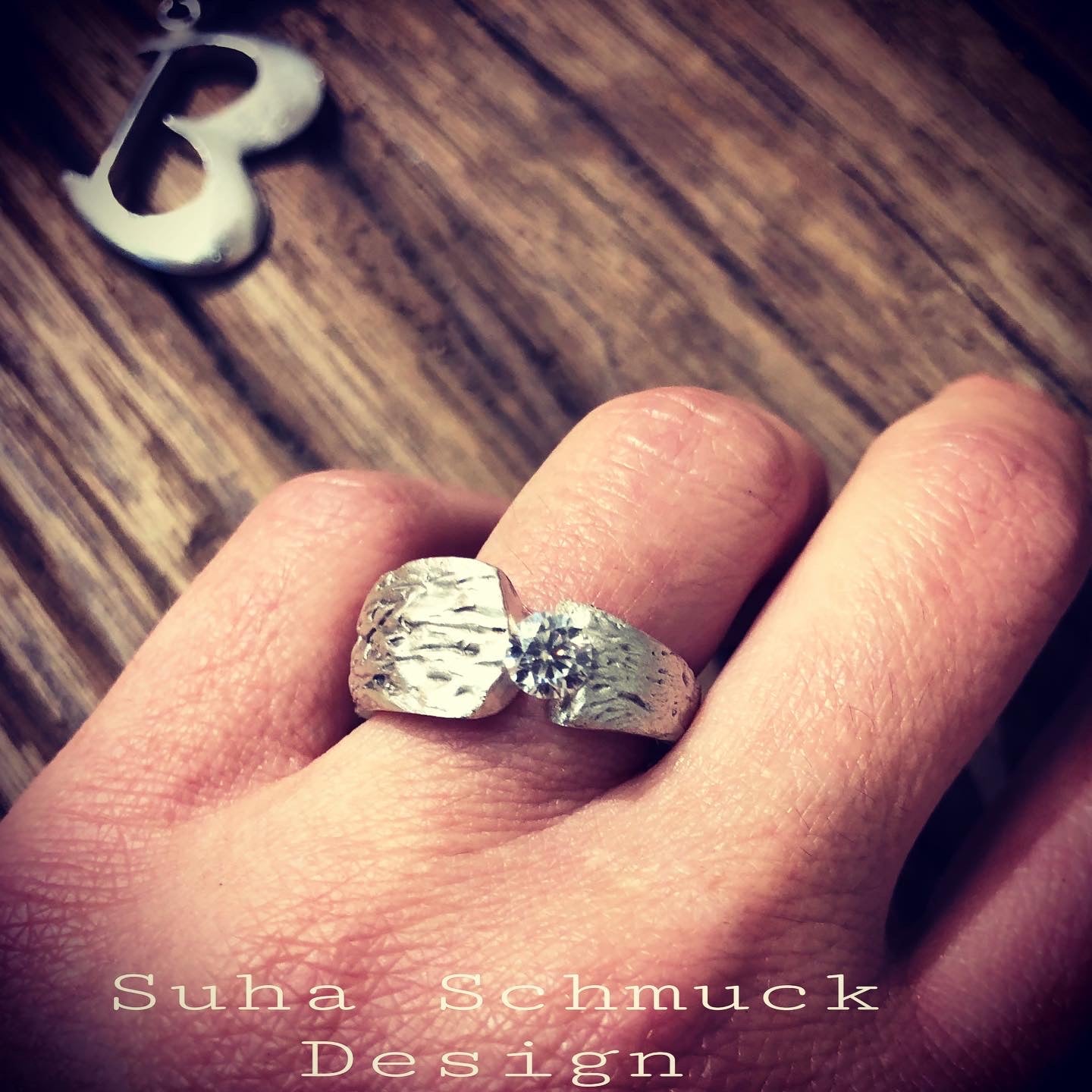 Ehering 750  mit Diamanten