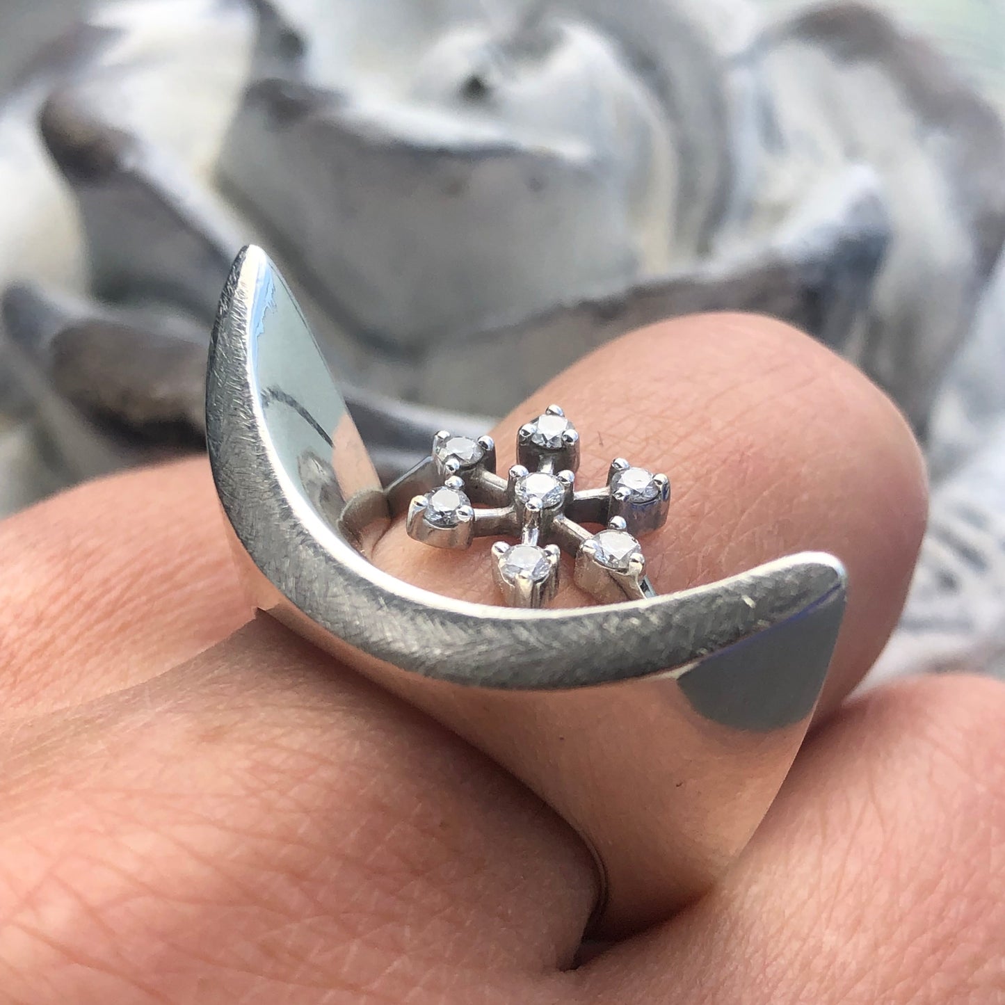 NUN Ring Diamond & White Gold Edition