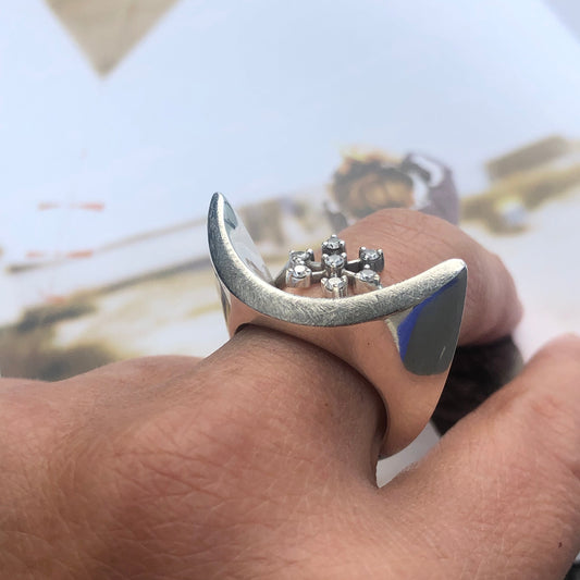 NUN Ring Diamond & White Gold Edition