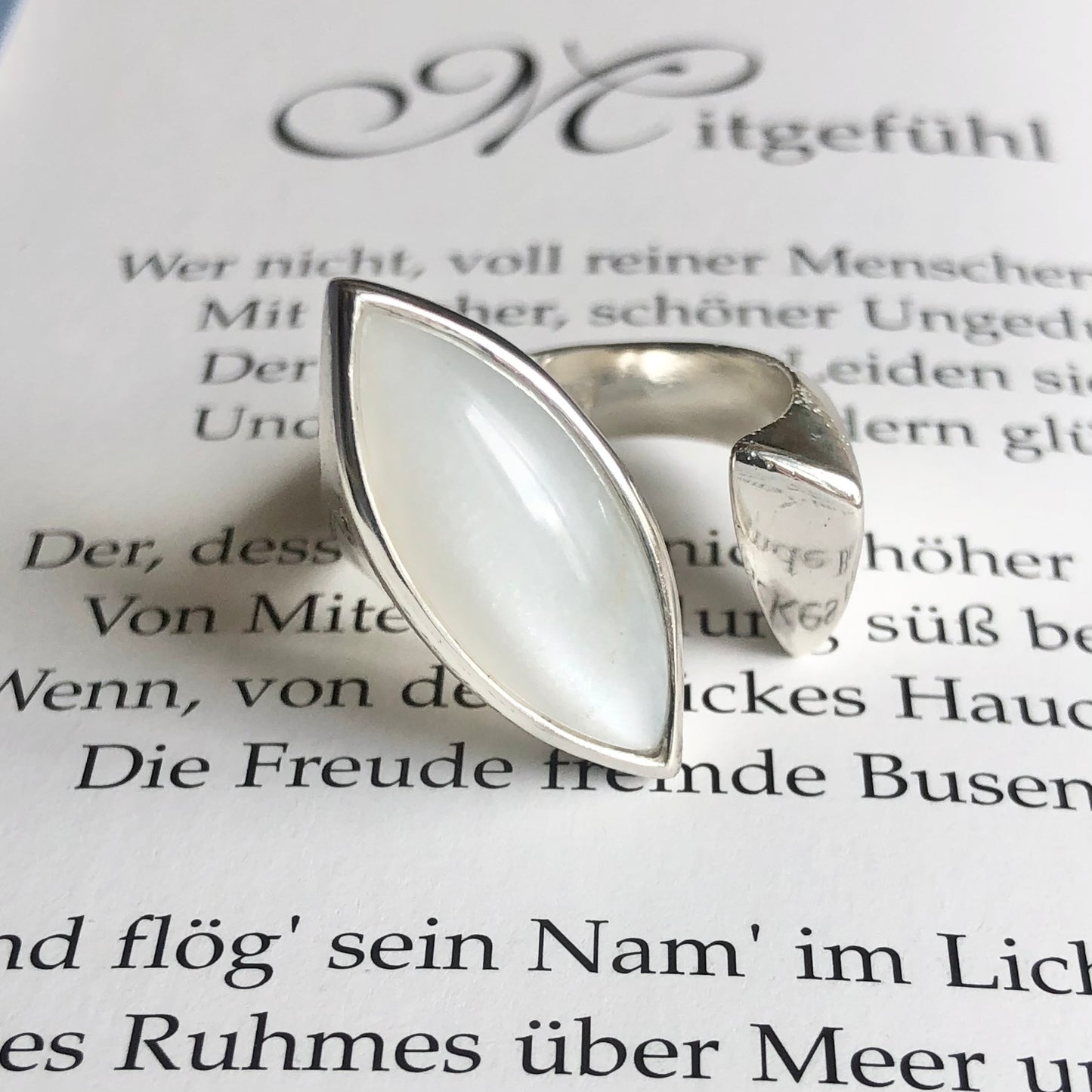 LIBERTÉ Ring Mondstein Navette