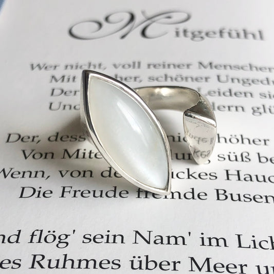 LIBERTÉ Ring Mondstein Navette