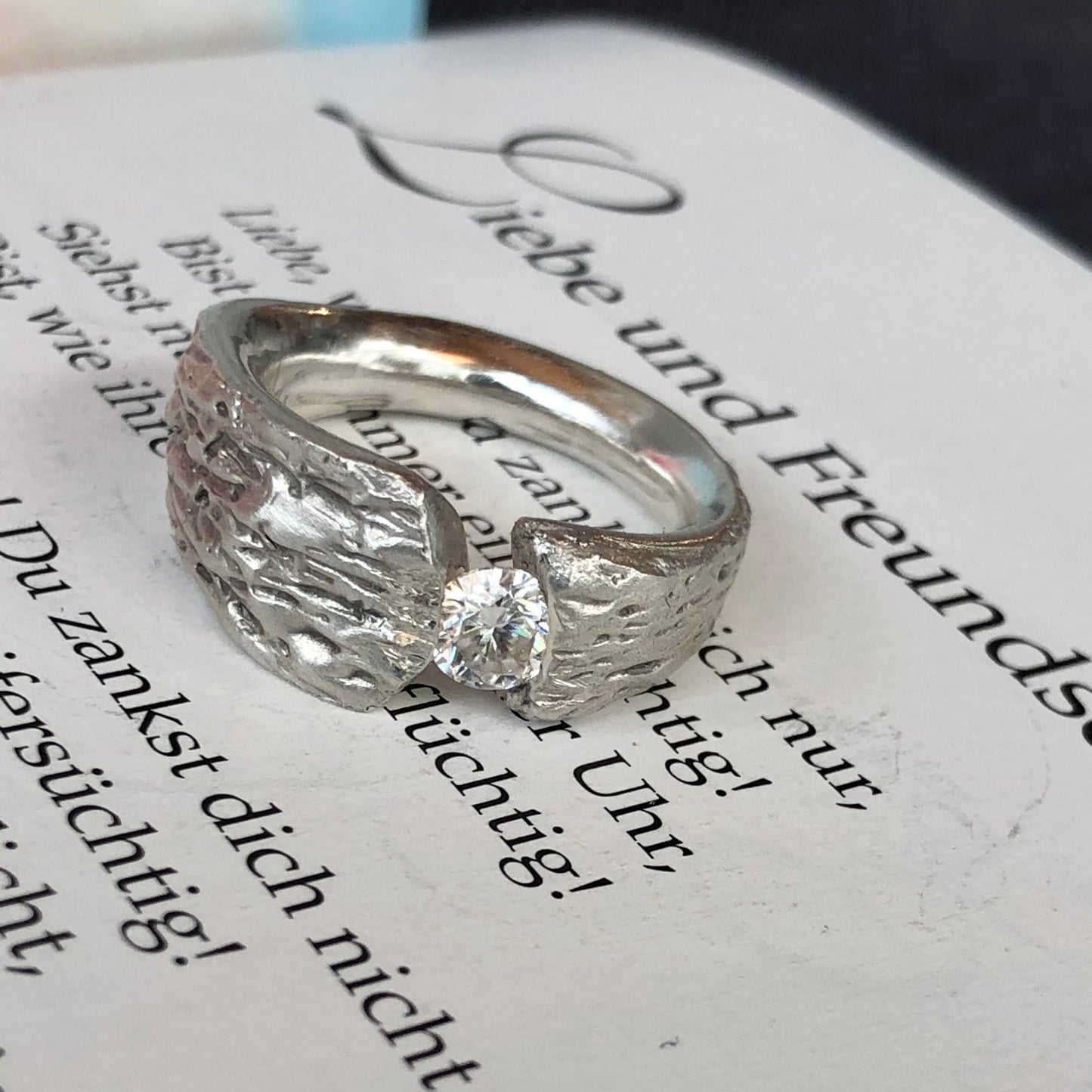 Ehering 750  mit Diamanten