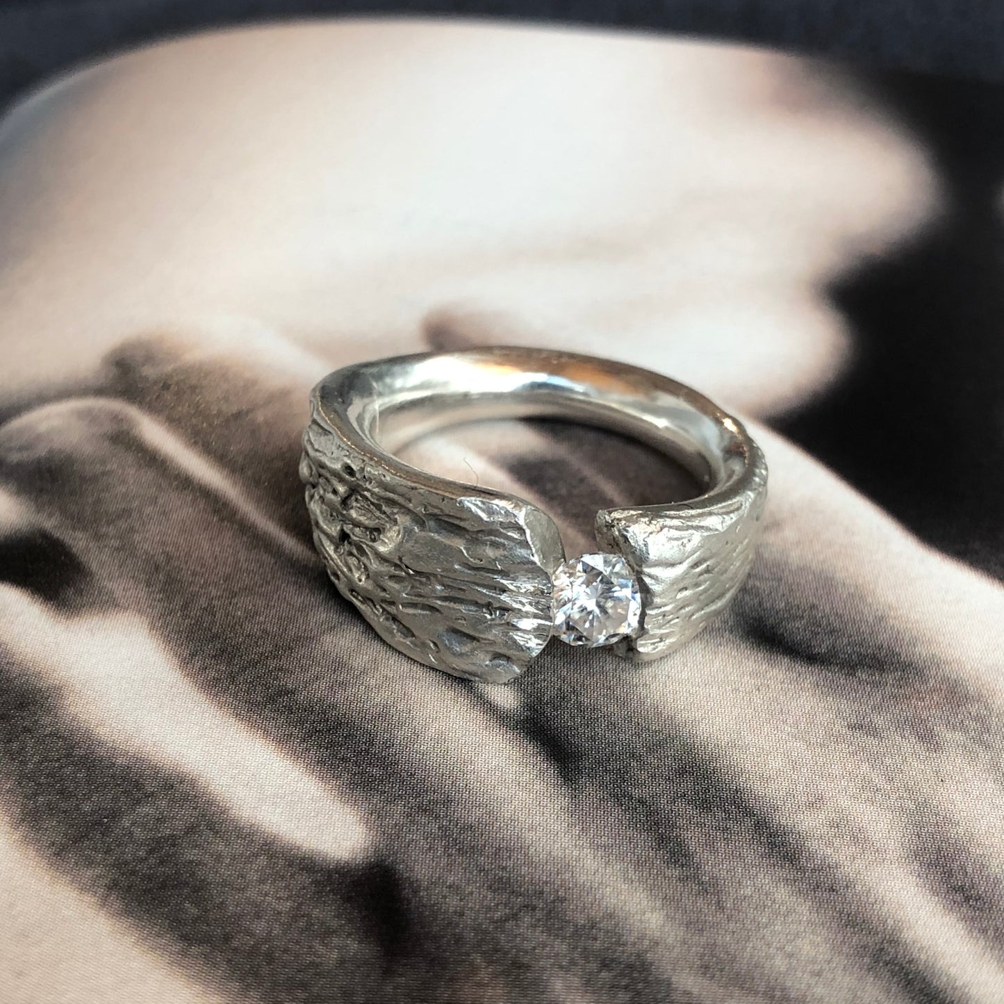 Ehering 750  mit Diamanten