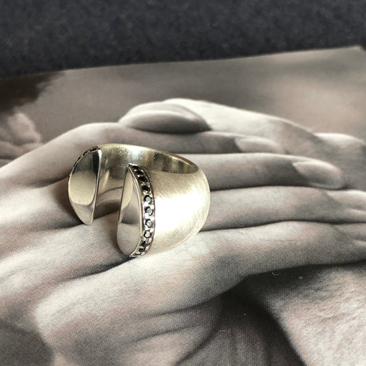 LIBERTÉ Ring Round Edition