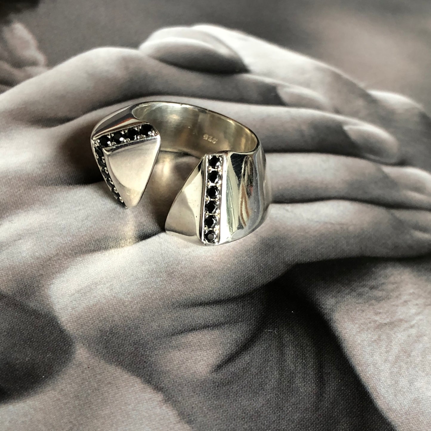 LIBERTÉ Ring Geometric Edition