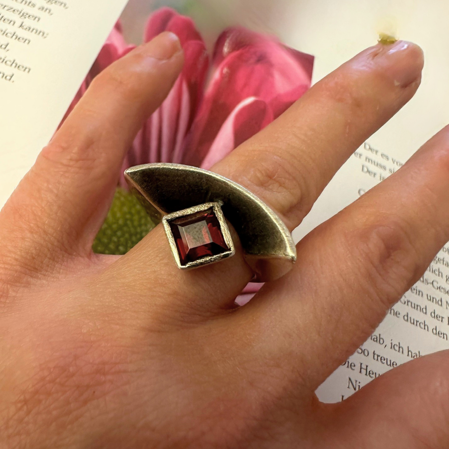 NUN Ring Garnet Edition