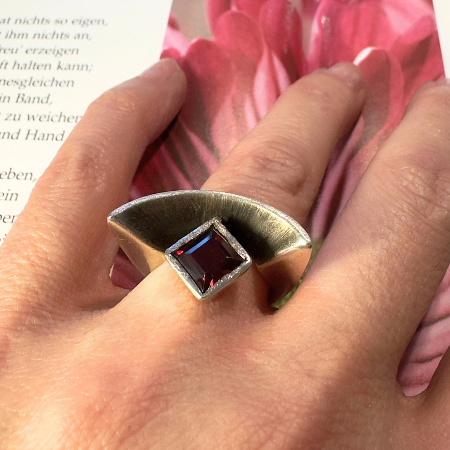 NUN Ring Garnet Edition
